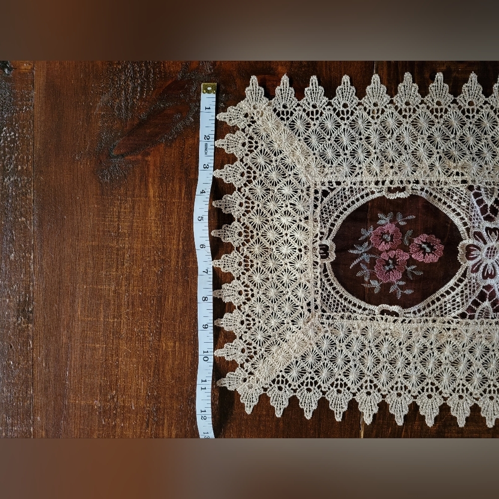 Victorian design placemats or doilies - Picture 5 of 8